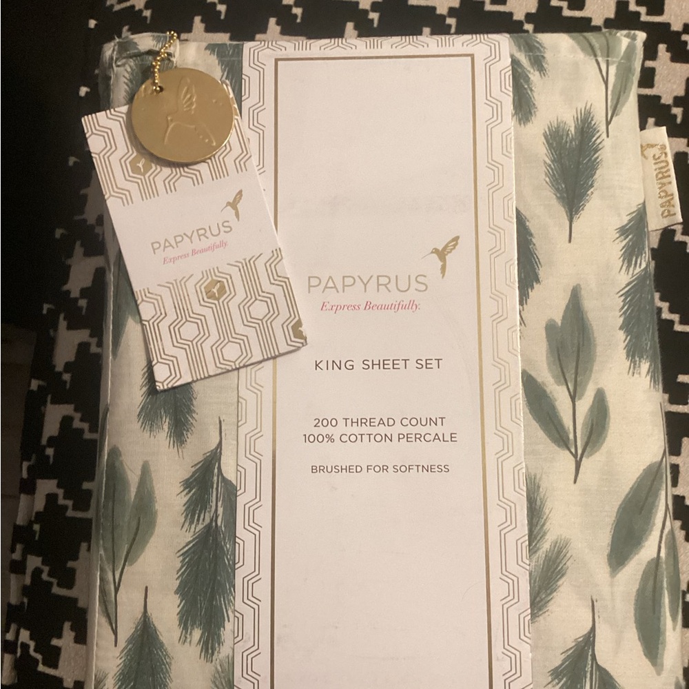 Beautiful Papyrus Cream KIng Sheet Set with Green Pine Frond Print Brand New - Picture 4 of 4